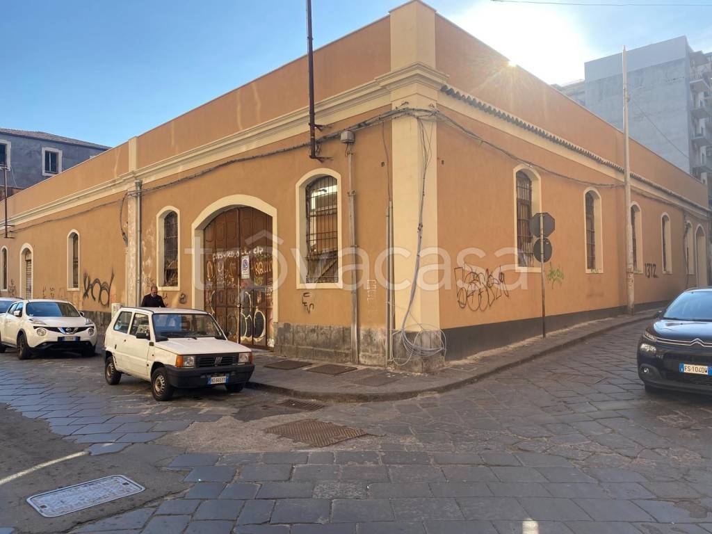 negozio in affitto a Catania in zona Centro Storico