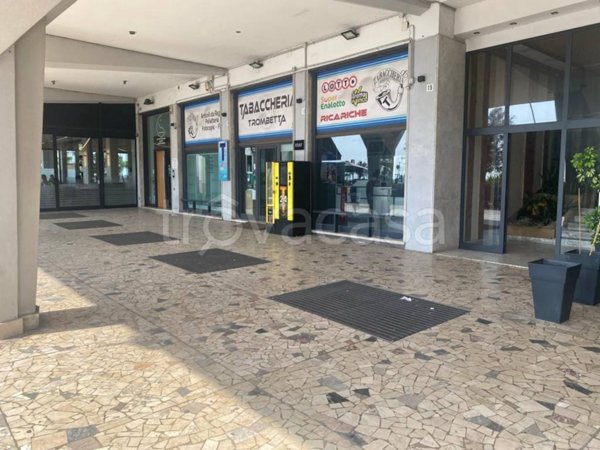 negozio in affitto a Catania