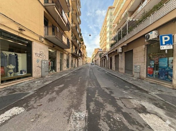 negozio in affitto a Catania