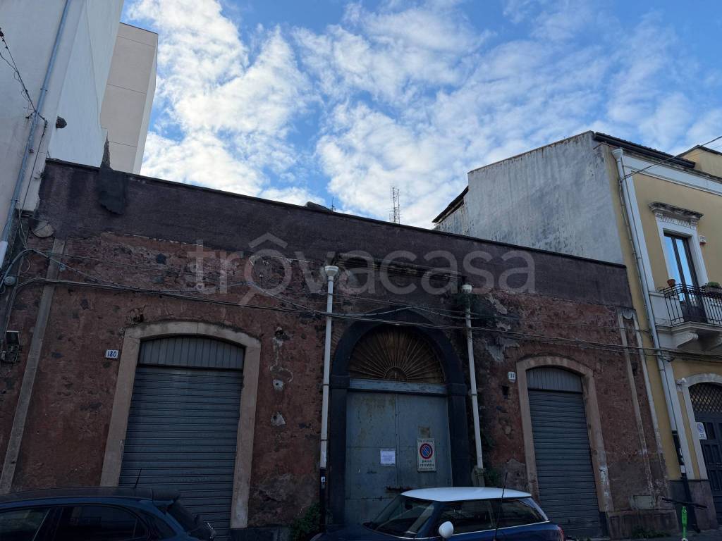 locale commerciale in affitto a Catania