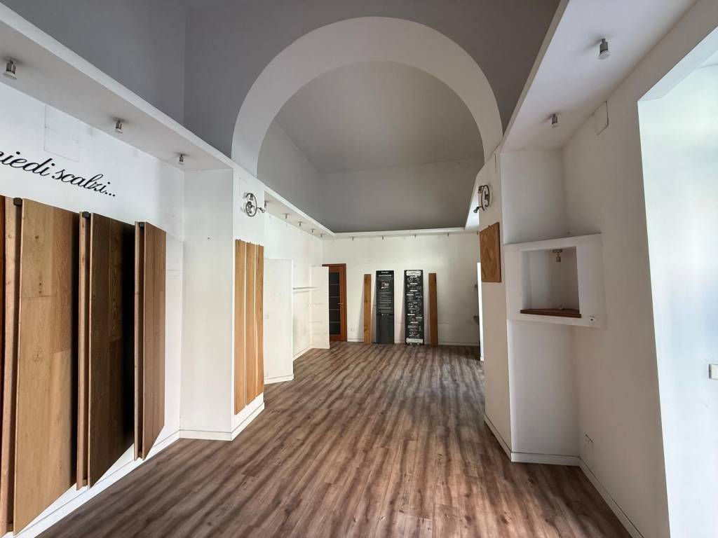 negozio in affitto a Catania