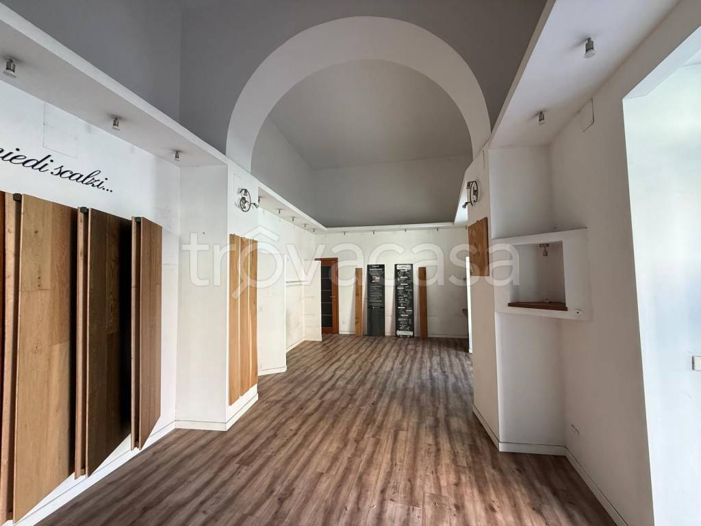 negozio in affitto a Catania