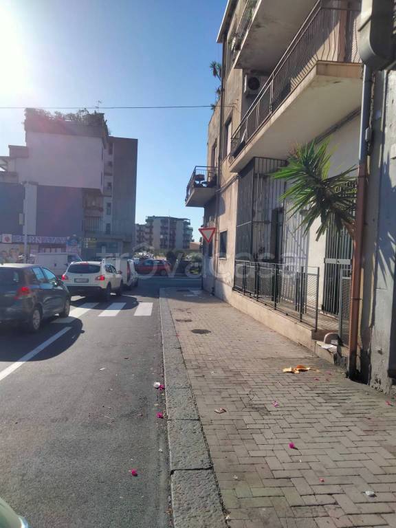 negozio in affitto a Catania