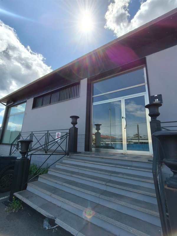 negozio in affitto a Catania in zona Ognina