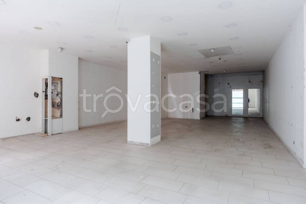 negozio in affitto a Catania