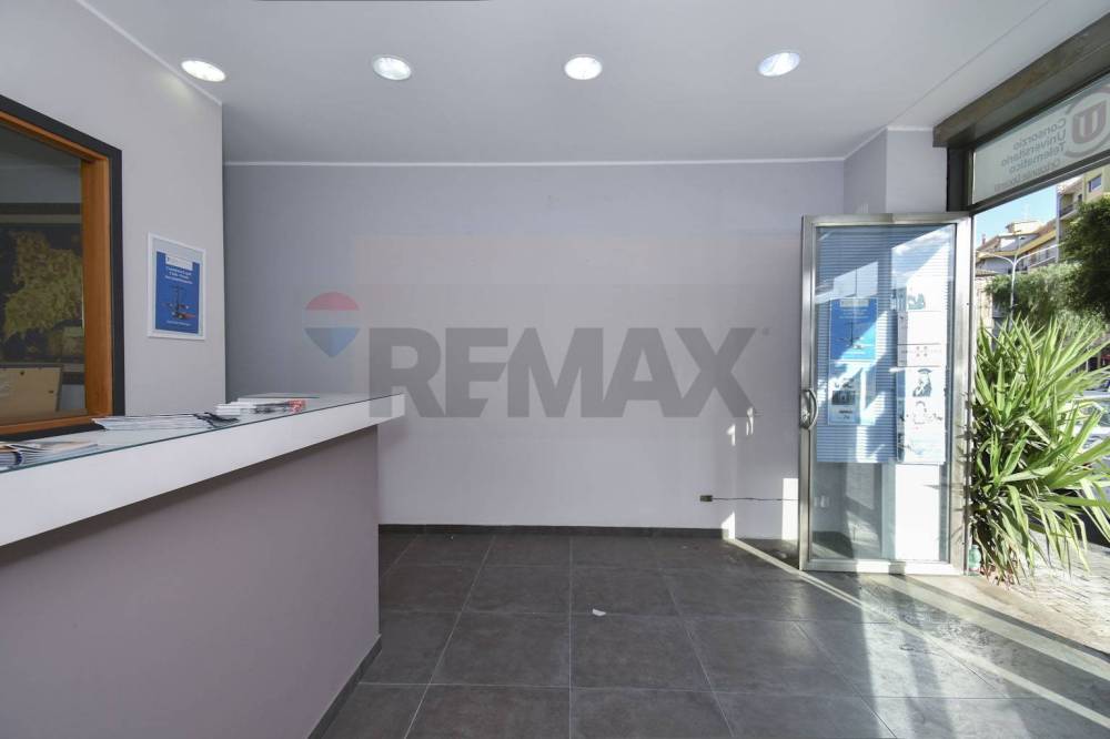 locale commerciale in affitto a Catania in zona Ognina