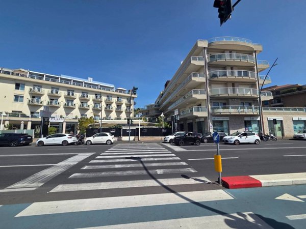 negozio in affitto a Catania in zona Ognina