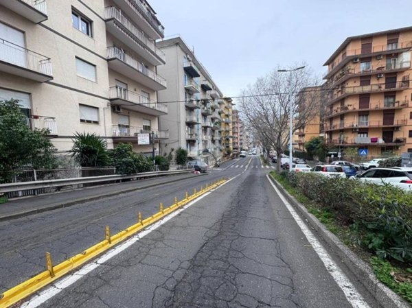 negozio in affitto a Catania