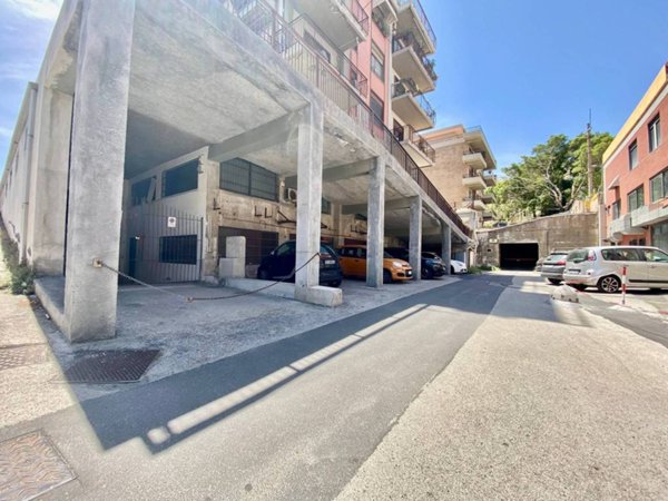 locale commerciale in affitto a Catania in zona Ognina