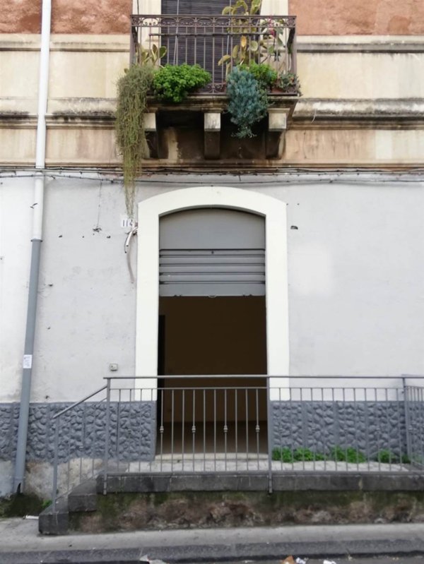 negozio in affitto a Catania in zona Picanello