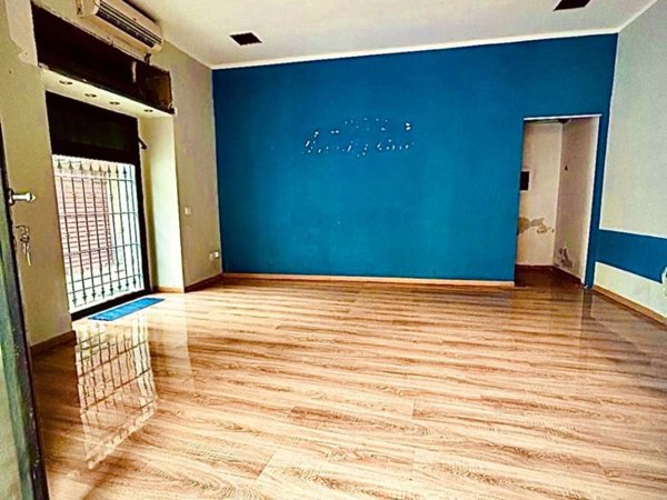 negozio in affitto a Catania in zona Ognina