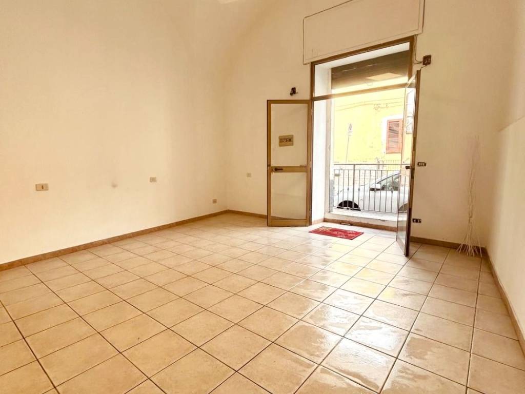 negozio in affitto a Catania in zona Ognina