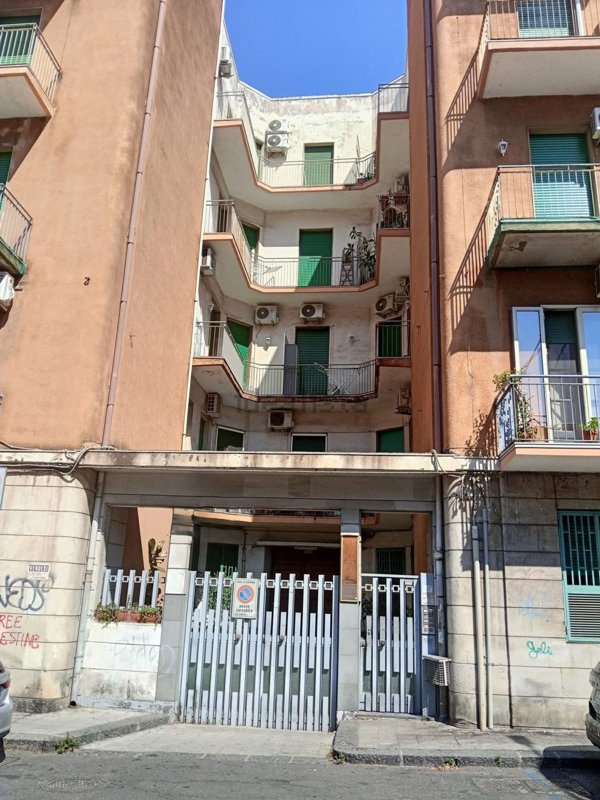negozio in affitto a Catania in zona Cibali