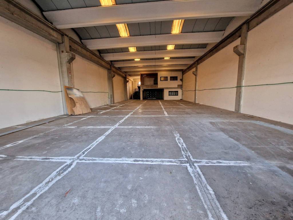 locale commerciale in affitto a Giarre