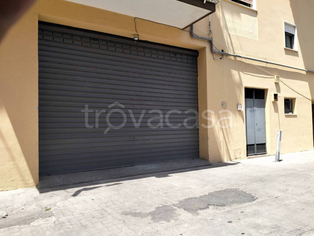 locale commerciale in affitto a Giarre