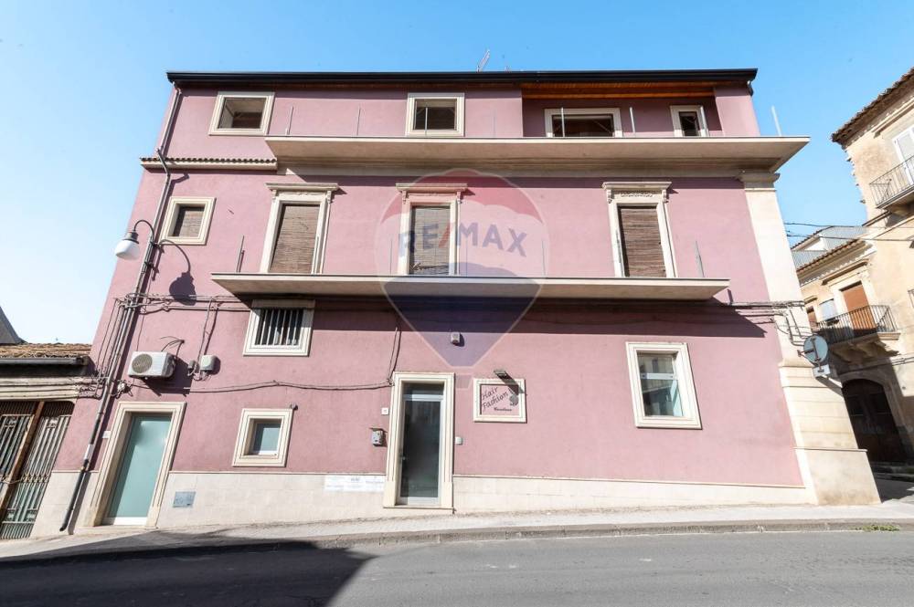 locale commerciale in affitto a Grammichele