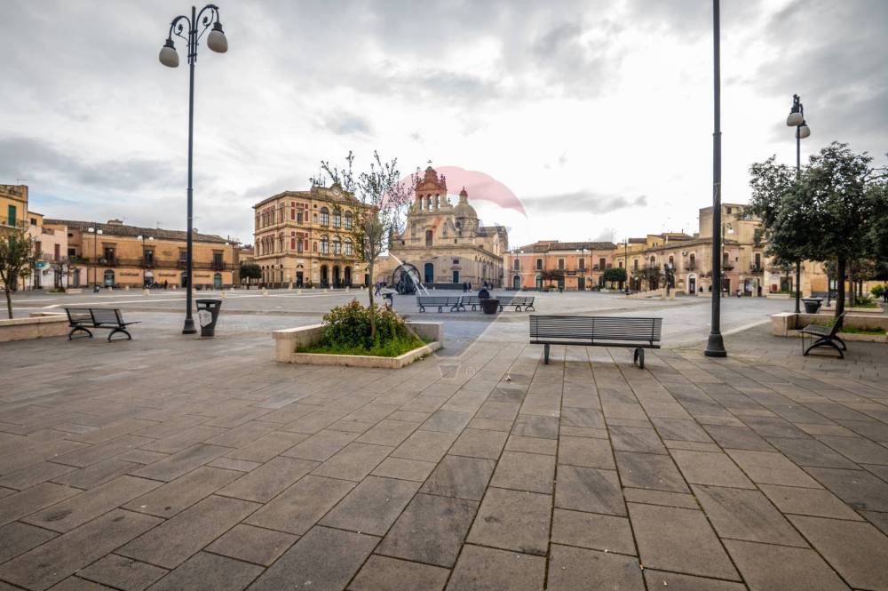 locale commerciale in affitto a Grammichele