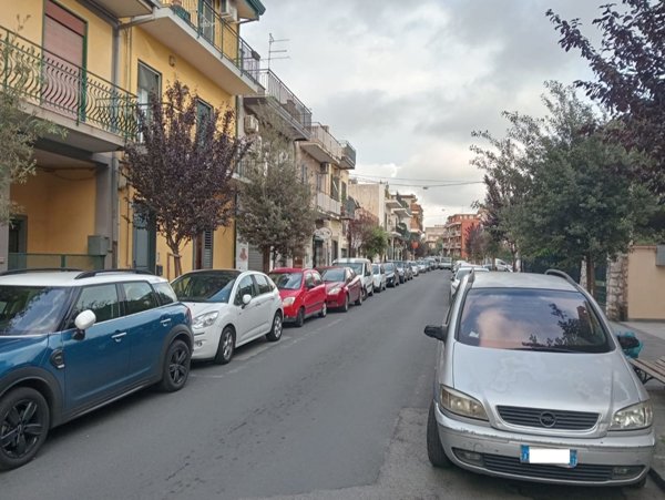 negozio in affitto a Gravina di Catania