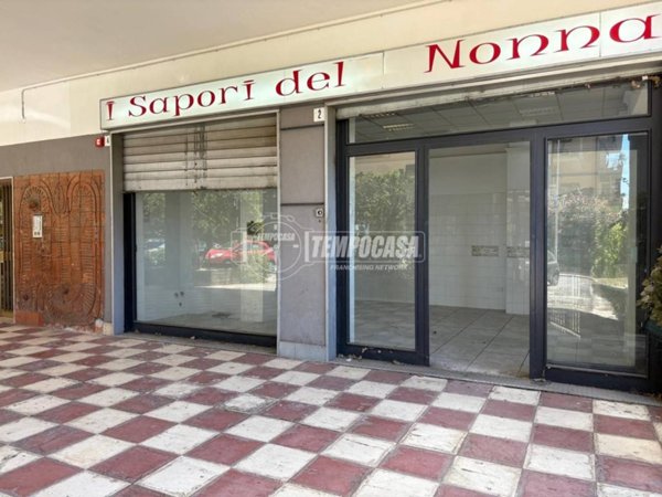 negozio in affitto a Gravina di Catania