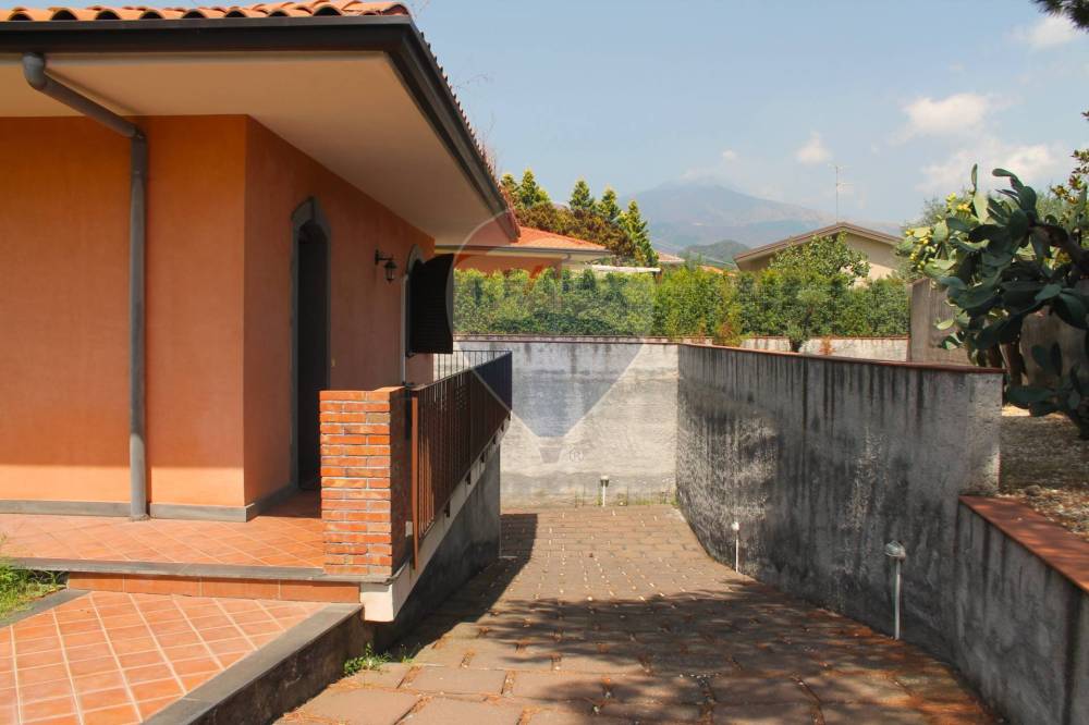 casa indipendente in affitto a Gravina di Catania