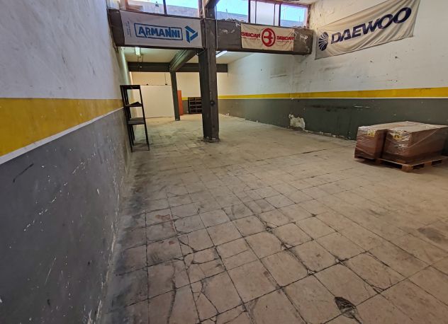 locale commerciale in affitto a Gravina di Catania