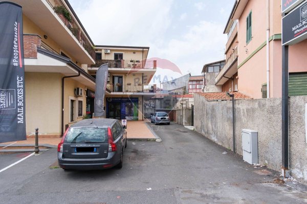 negozio in affitto a Gravina di Catania