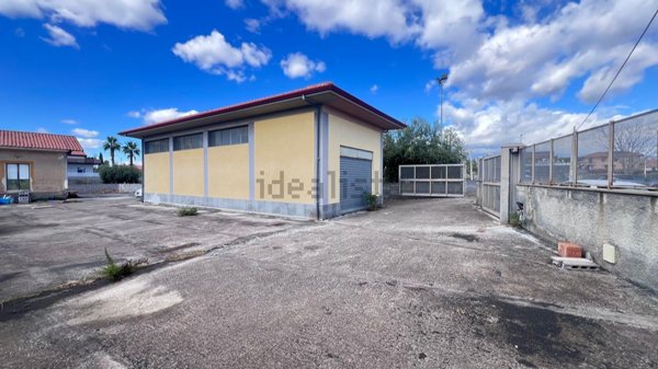 capannone in affitto a Gravina di Catania