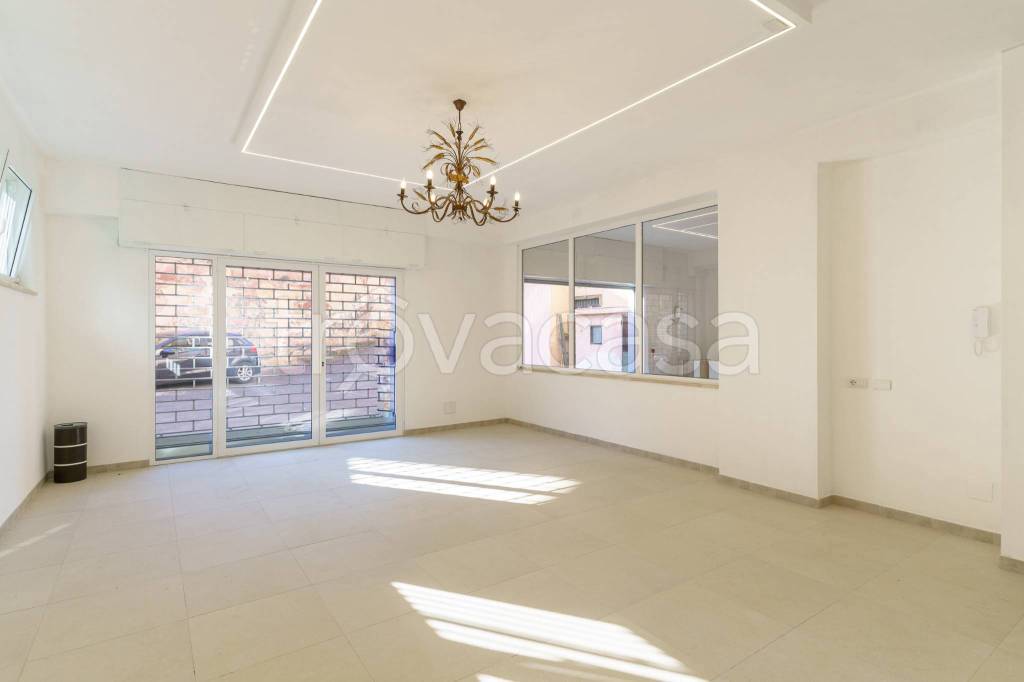 locale commerciale in affitto a Gravina di Catania