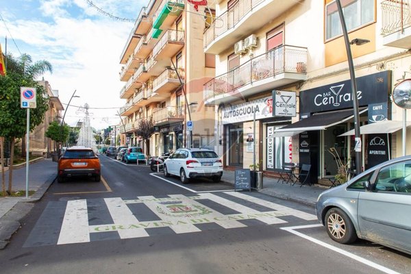 negozio in affitto a Gravina di Catania