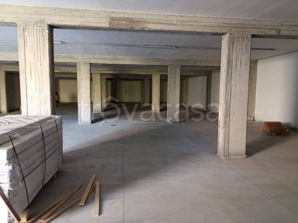 locale commerciale in affitto a Gravina di Catania