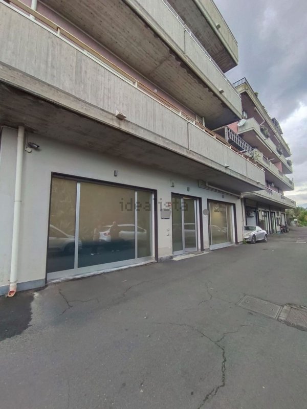 locale di sgombero in affitto a Gravina di Catania