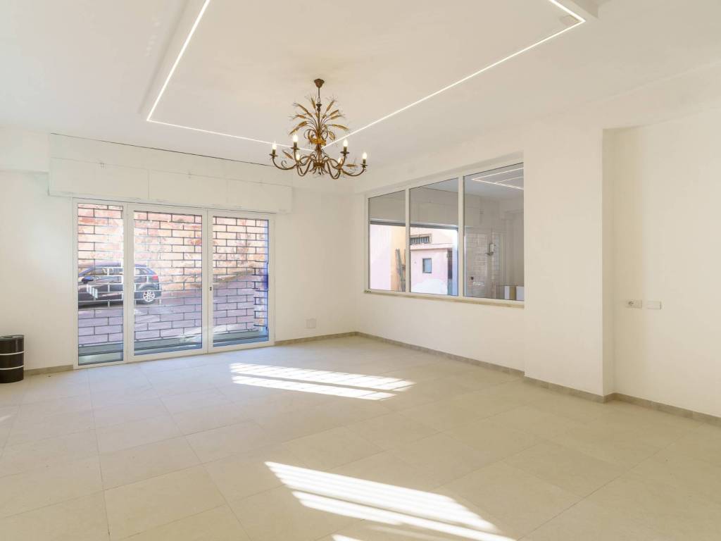 locale commerciale in affitto a Gravina di Catania