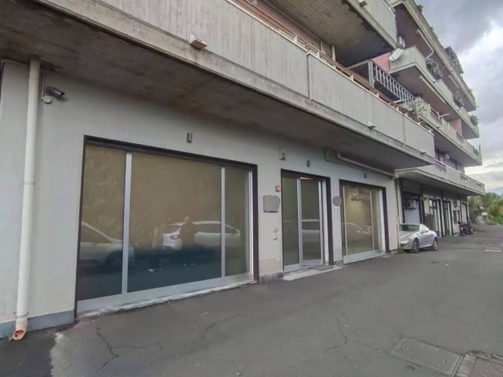 negozio in affitto a Gravina di Catania
