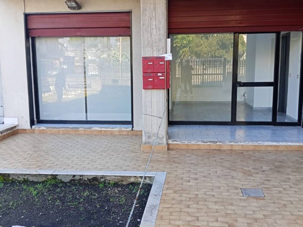 negozio in affitto a Gravina di Catania