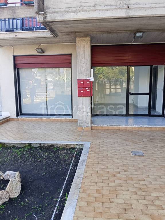 negozio in affitto a Gravina di Catania