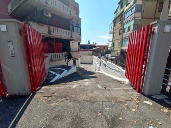 locale commerciale in affitto a Gravina di Catania