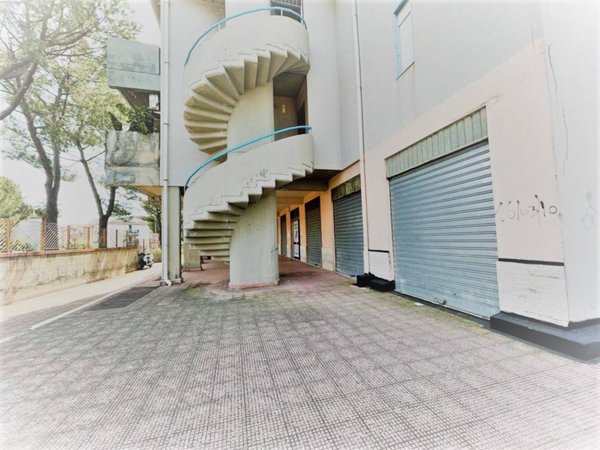 negozio in affitto a Gravina di Catania