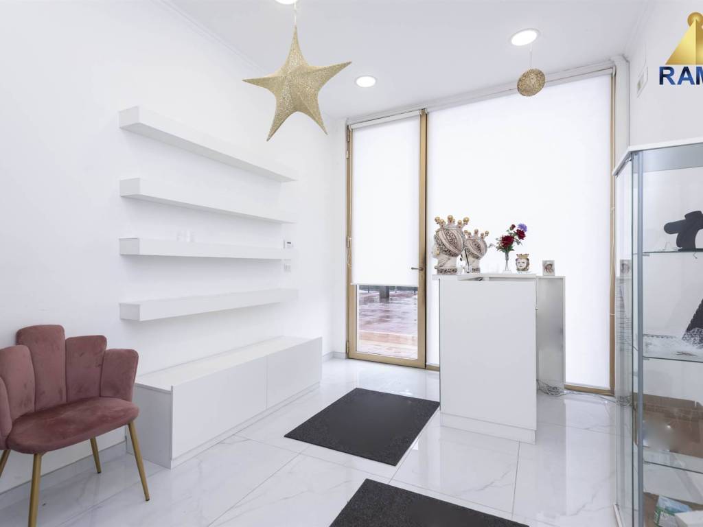 negozio in affitto a Gravina di Catania