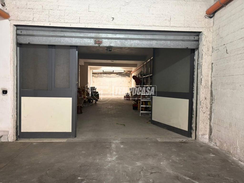 locale commerciale in affitto a Gravina di Catania