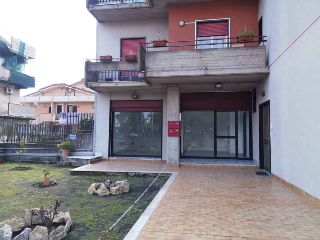 negozio in affitto a Gravina di Catania