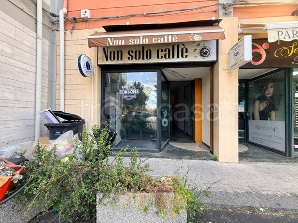 negozio in affitto a Gravina di Catania in zona Fasano