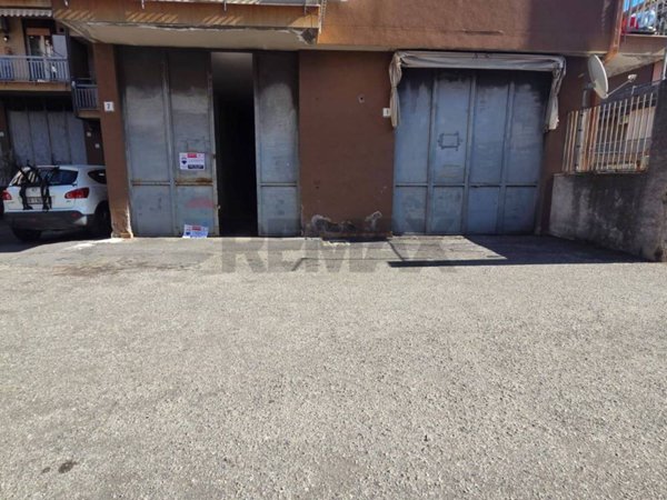 locale commerciale in affitto a Gravina di Catania