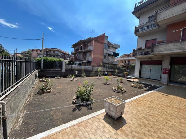 negozio in affitto a Gravina di Catania