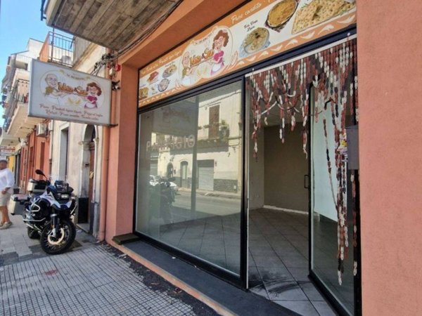 negozio in affitto a Mascali