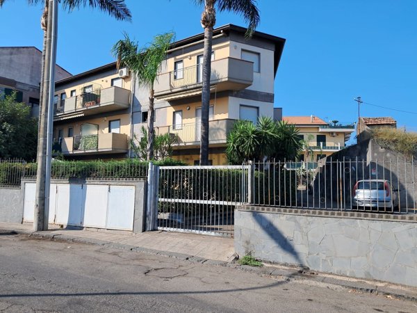 appartamento in affitto a Mascali in zona Carrabba