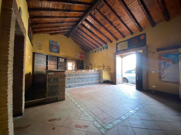 locale commerciale in affitto a Mascalucia