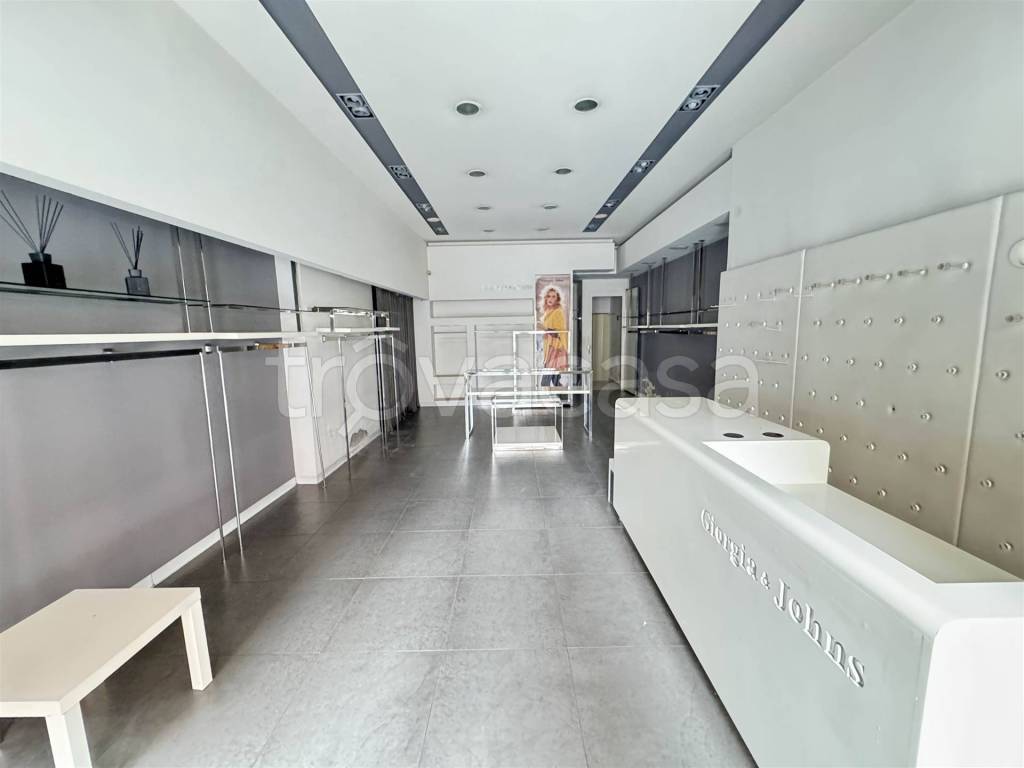 negozio in affitto a Mascalucia