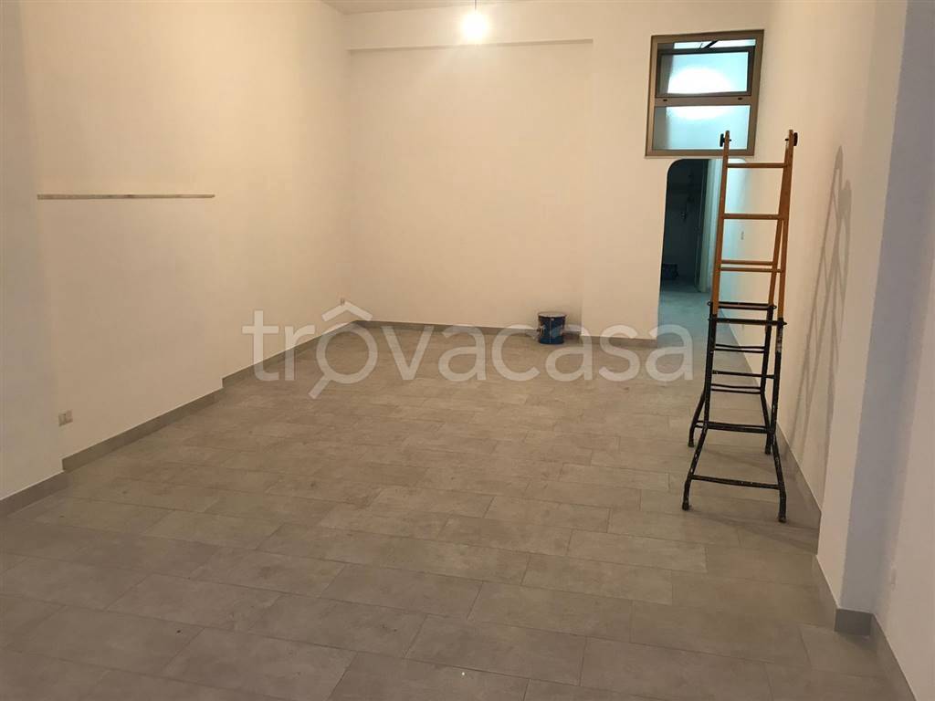 negozio in affitto a Misterbianco in zona Centro Città
