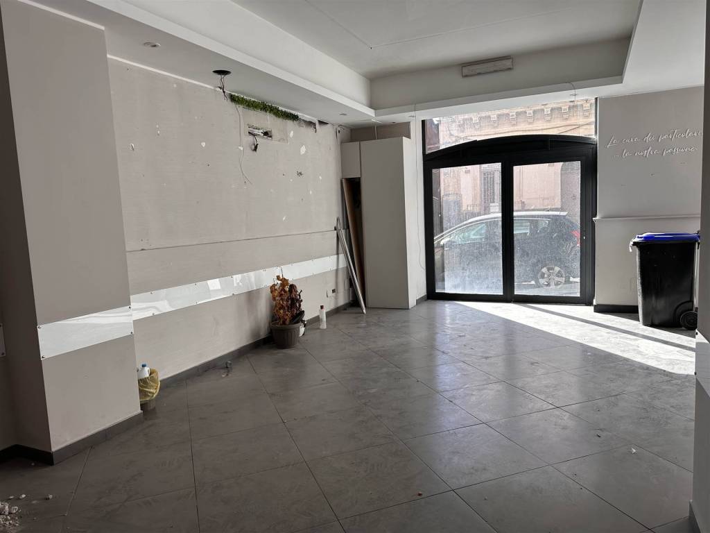 negozio in affitto a Misterbianco in zona Centro Città