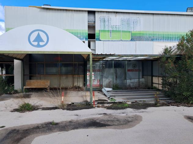 negozio in affitto a Misterbianco in zona Poggio Lupo